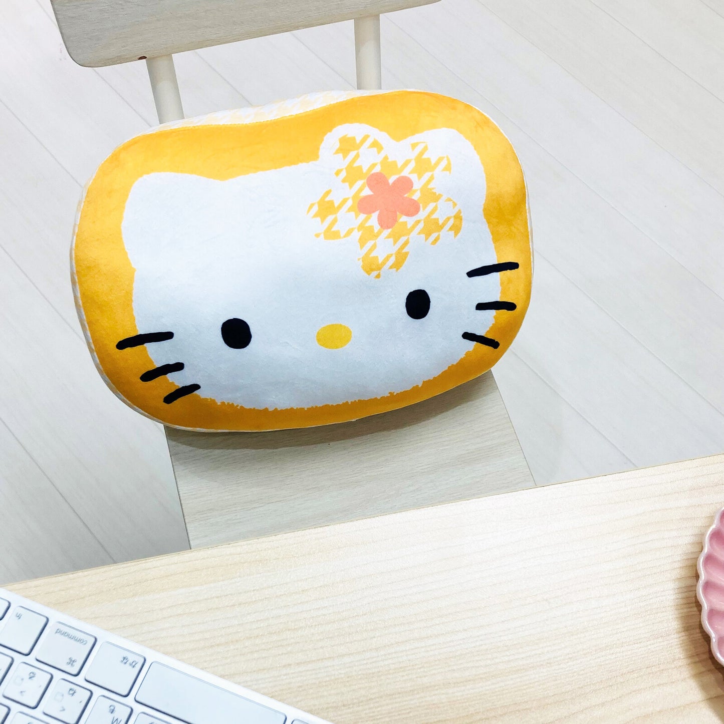 Sanrio Hello Kitty Kaohana Design Cushion