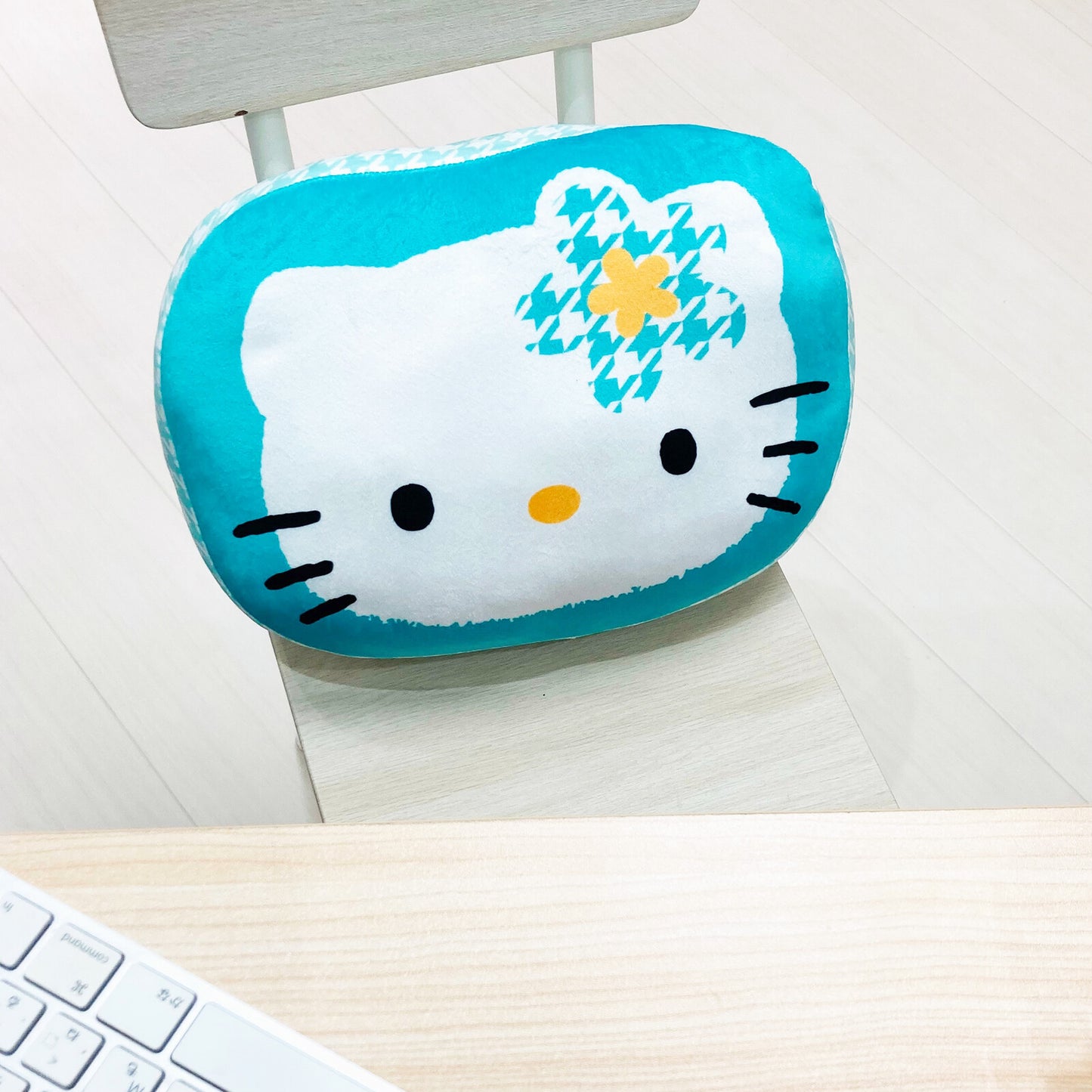 Sanrio Hello Kitty Kaohana Design Cushion