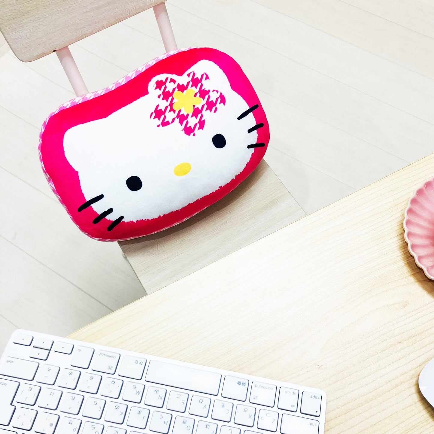 Sanrio Hello Kitty Kaohana Design Cushion