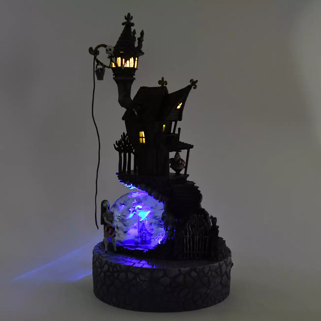 TIM BURTON'S THE NIGHTMARE BEFORE CHRISTMAS