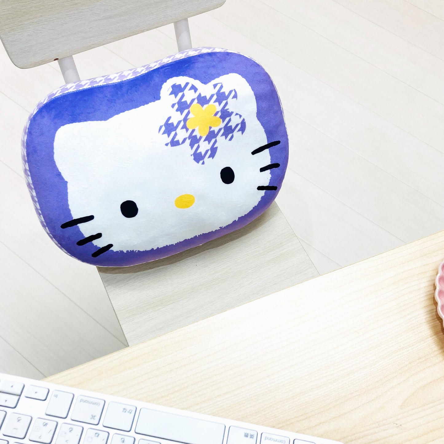 Sanrio Hello Kitty Kaohana Design Cushion