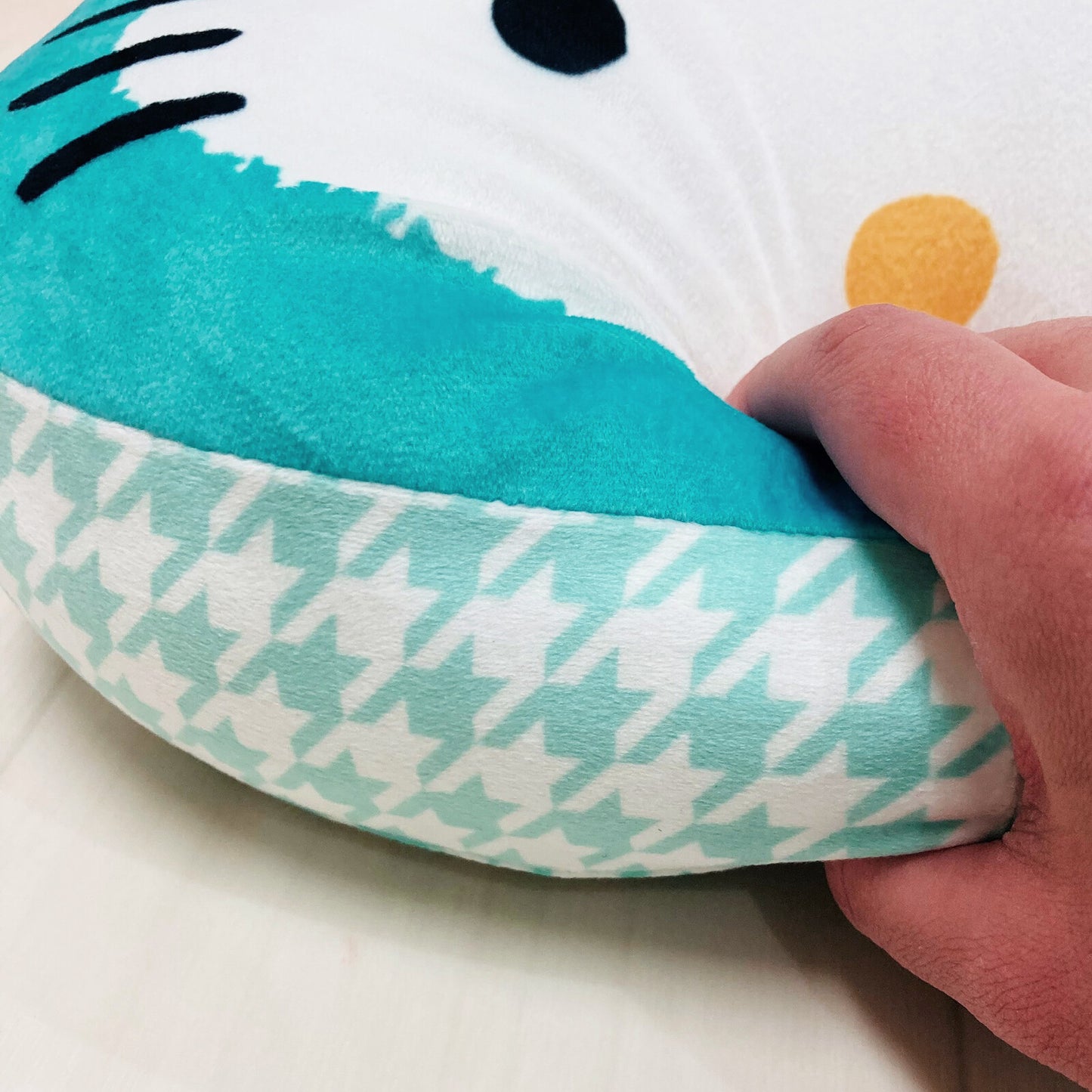 Sanrio Hello Kitty Kaohana Design Cushion