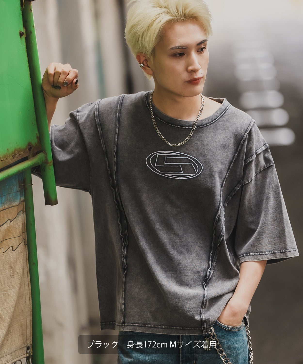 Oval Logo Short Sleeve Grunge T-shirt