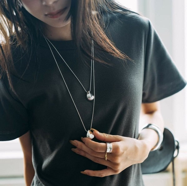 Smooth D Motif Necklace