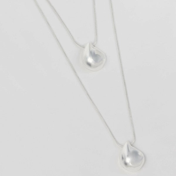 Smooth D Motif Necklace