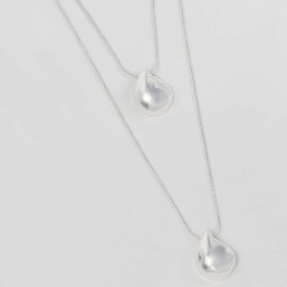 Smooth D Motif Necklace