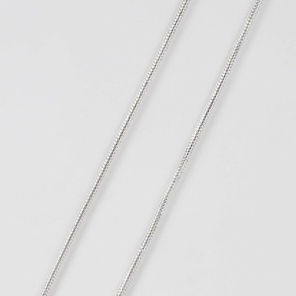 Smooth D Motif Necklace