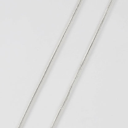 Smooth D Motif Necklace