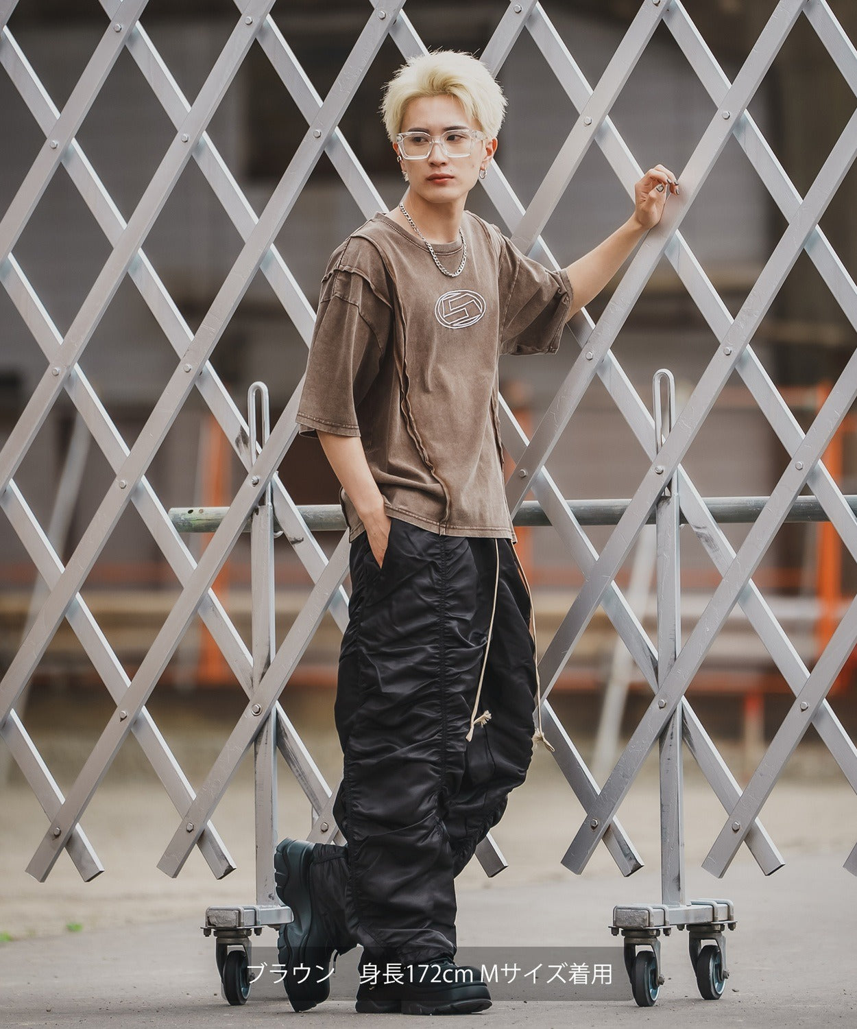 Oval Logo Short Sleeve Grunge T-shirt